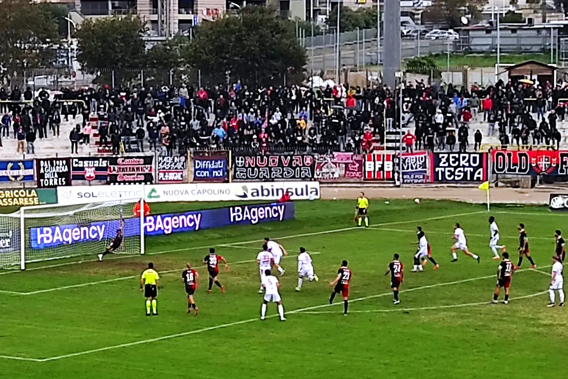Il rigore di Cortesi che ha deciso la partita (foto G. Marras)