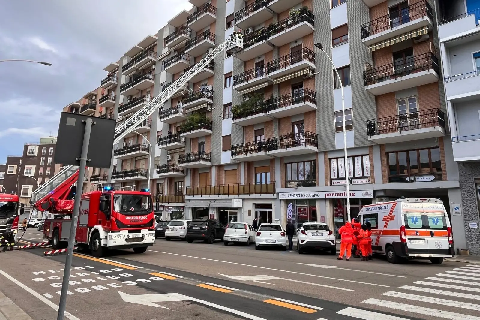Intervento dei vigili del fuoco in via Sant'Alenixedda