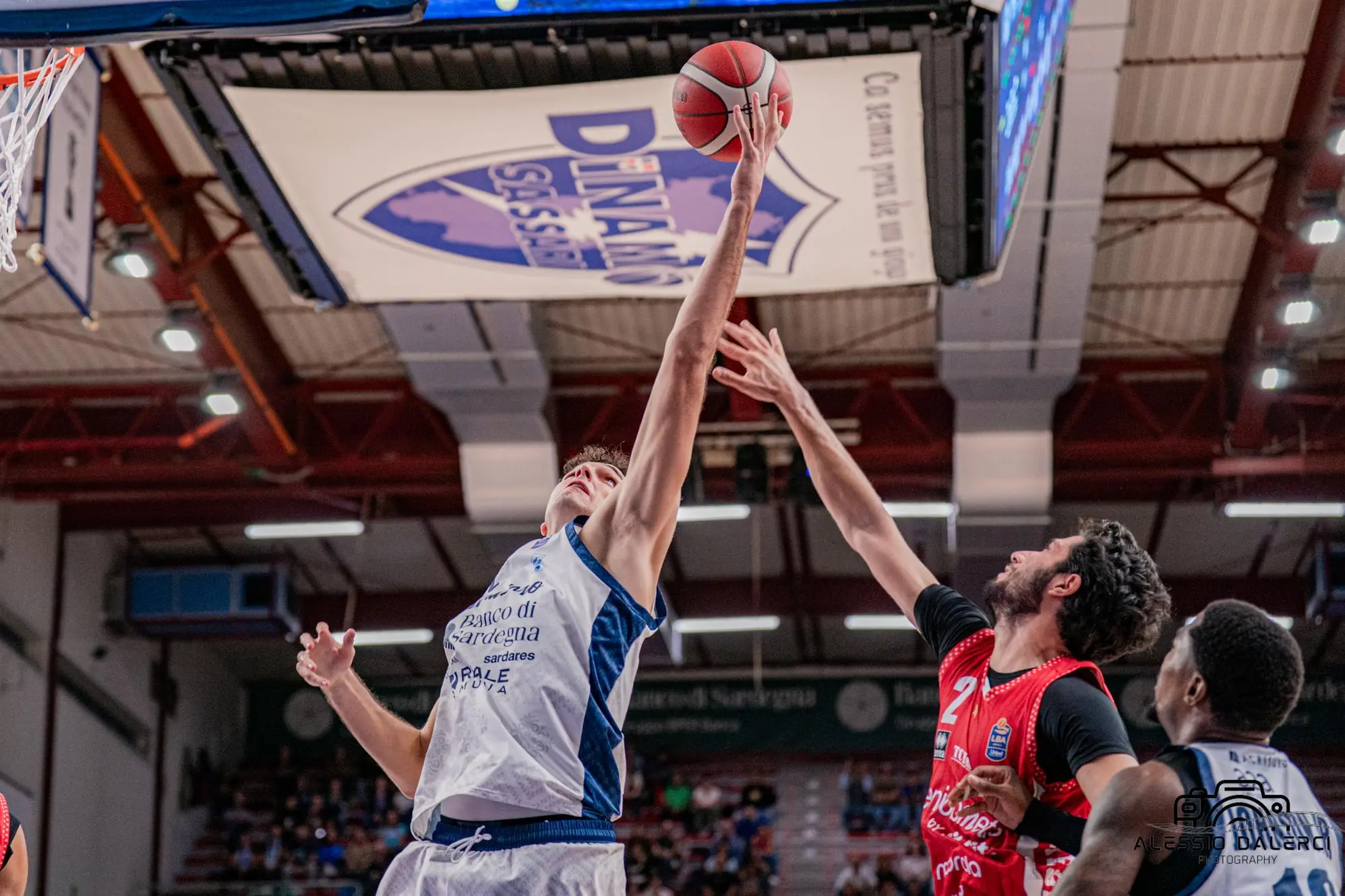 La Dinamo poteva sfruttare meglio la stazza dei suoi centri (foto concessa da Alessio Dalerci)
