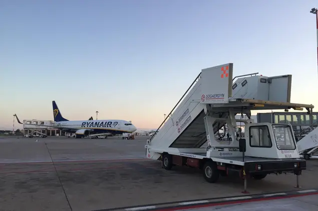 L'aeroporto di Elmas (foto L'Unione Sarda)