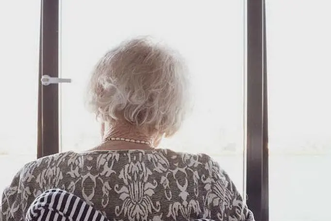 La solitudine degli anziani (Pixabay.com)