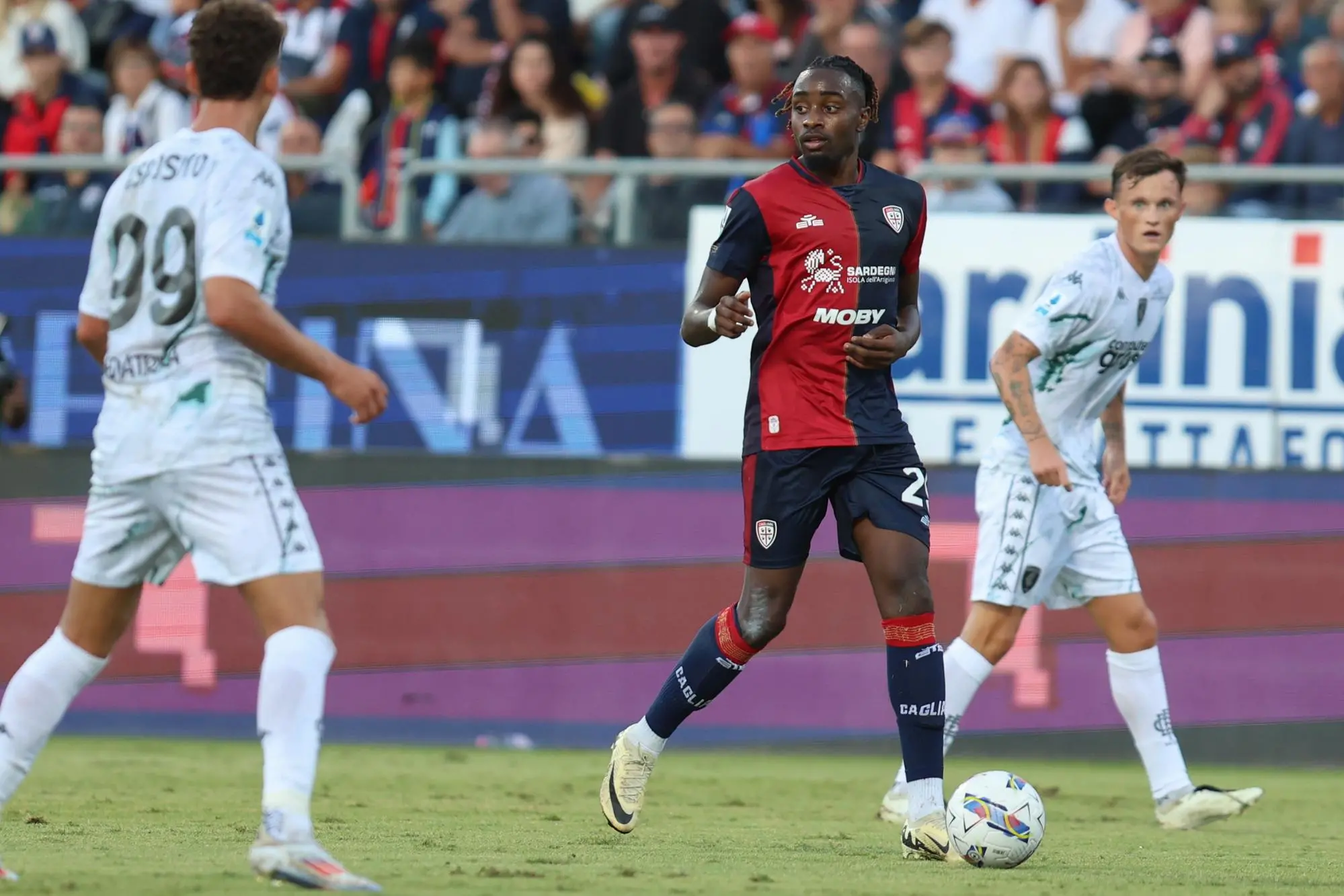 Antoine Makoumbou, centrocampista in uscita dal Cagliari (foto Fabio Murru)