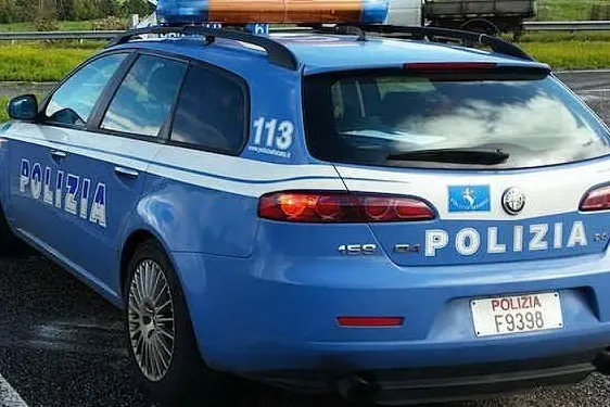 Un'auto della polizia