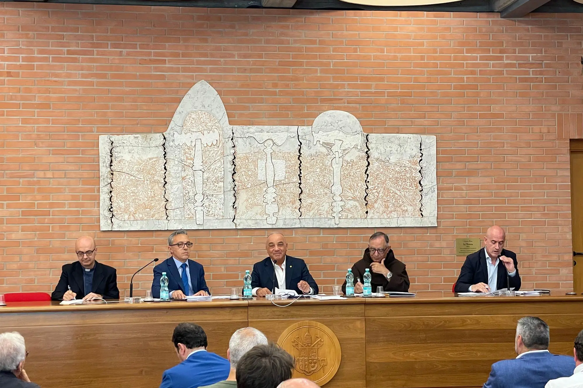 La presentazione dell’evento nell’aula magna della Pontificia Facoltà Teologica della Sardegna (foto Spignesi)
