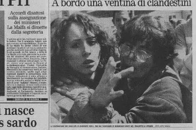 La disperazione dei familiari di Raimondo Vidili di Bonarcado - la foto è tratta dalla prima pagina dell'Unione Sarda del 14 aprile 1991