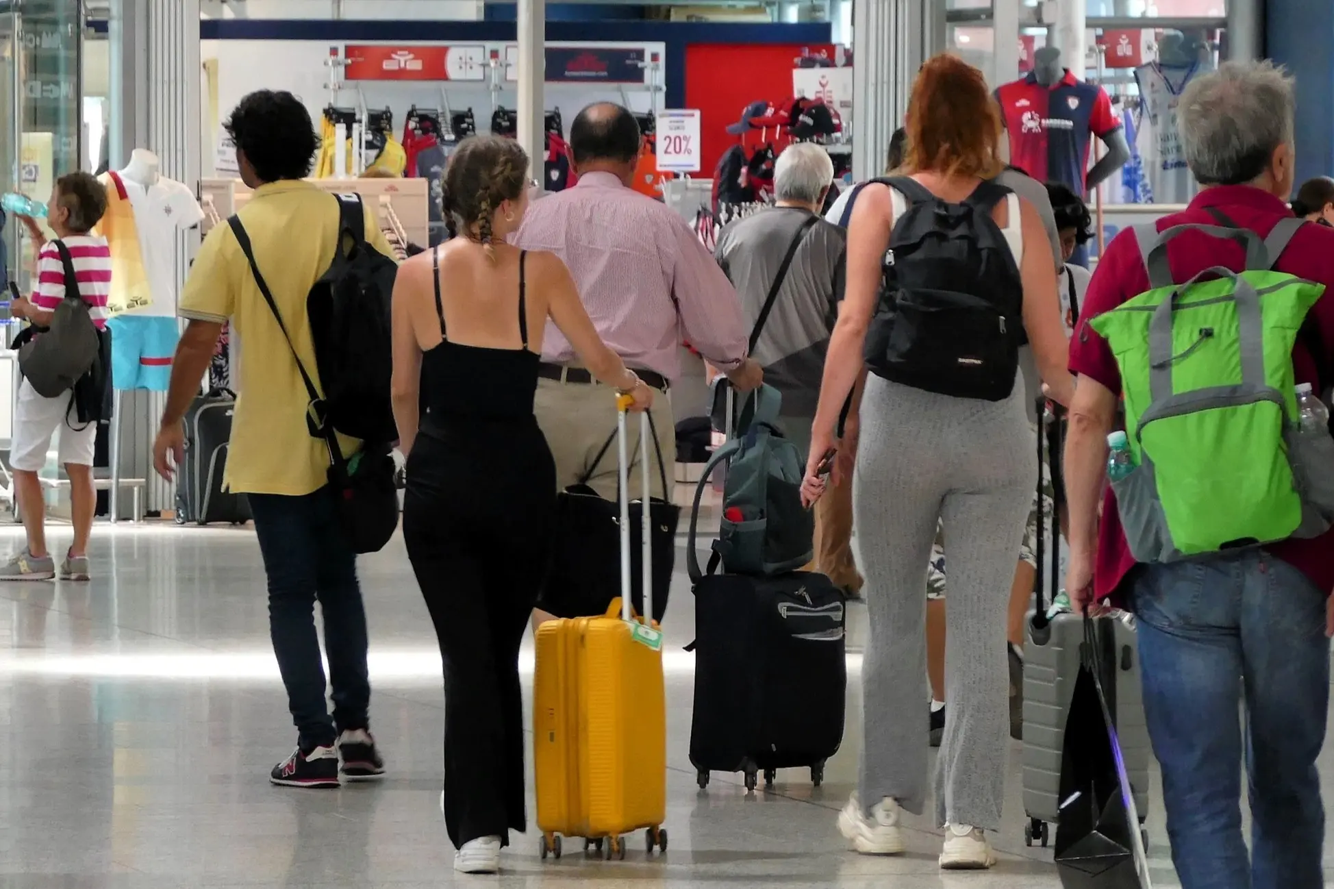 Passeggeri all'aeroporto di Cagliari