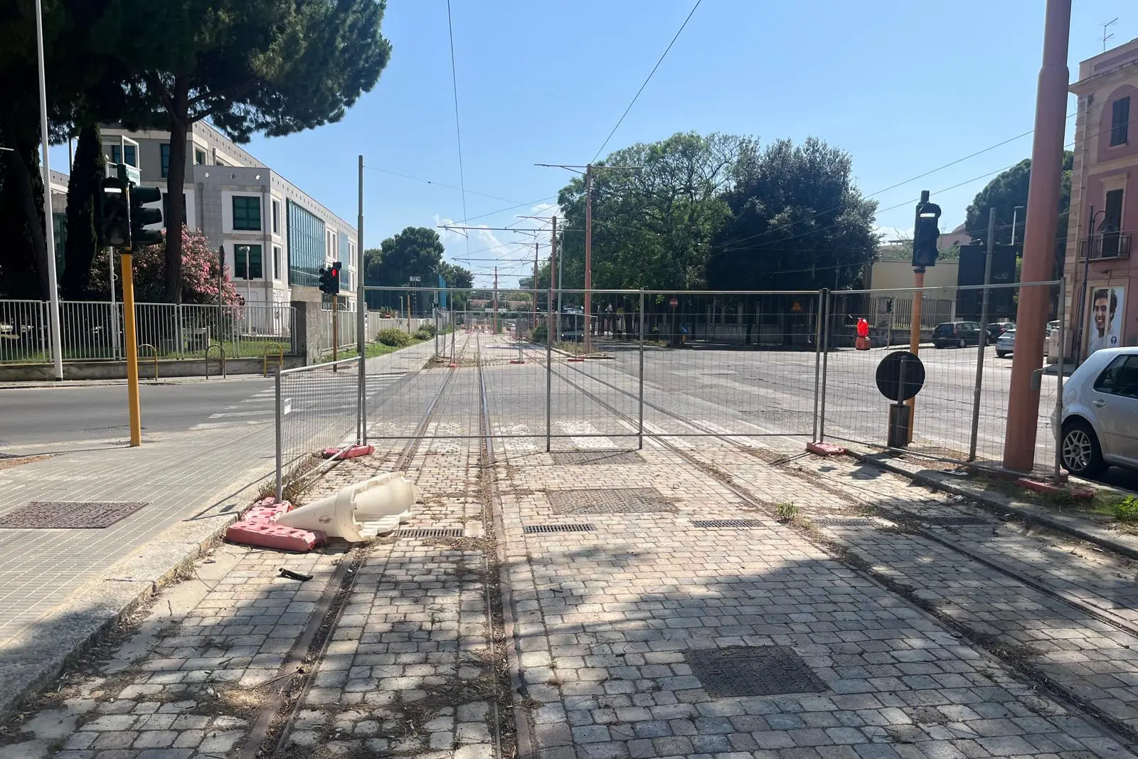 Transenne in via Dante per la metro di Cagliari