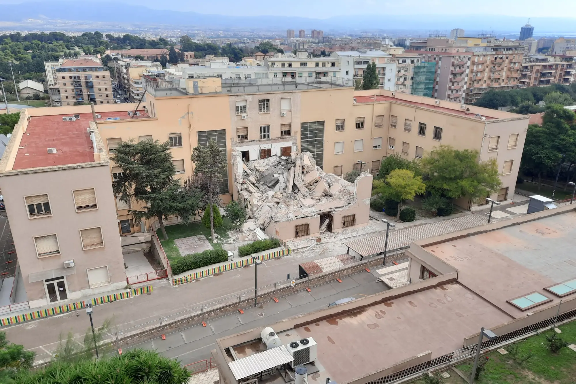 L'Università di Cagliari dopo il crollo (foto Vercelli)
