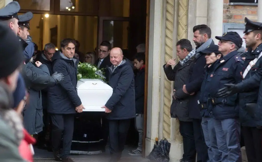 Il funerale di una delle vittime