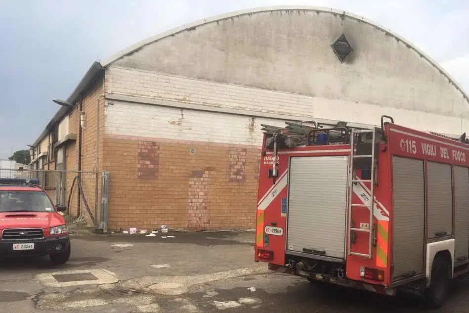 Cagliari, incendio nel punto vendita di Io Bimbo