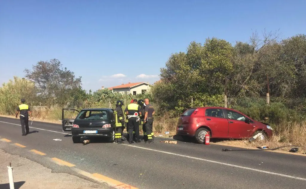 Sul posto anche i vigili del fuoco
