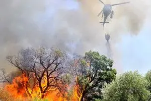 Incendio in campagna (foto d'archivio)