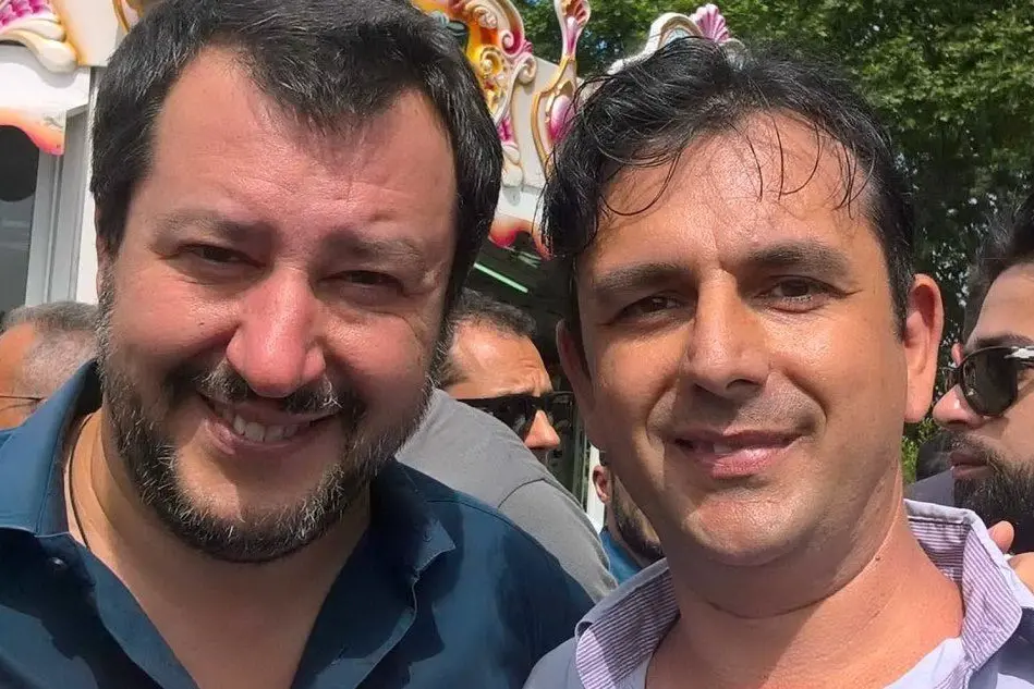 Manuel Laurora insieme al segretario della Lega Matteo Salvini (foto Facebook)