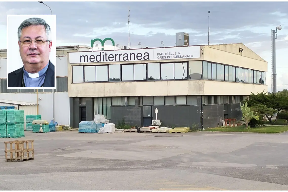 La sede dell'azienda e, nel riquadro, monsignor Carboni (foto Serra)