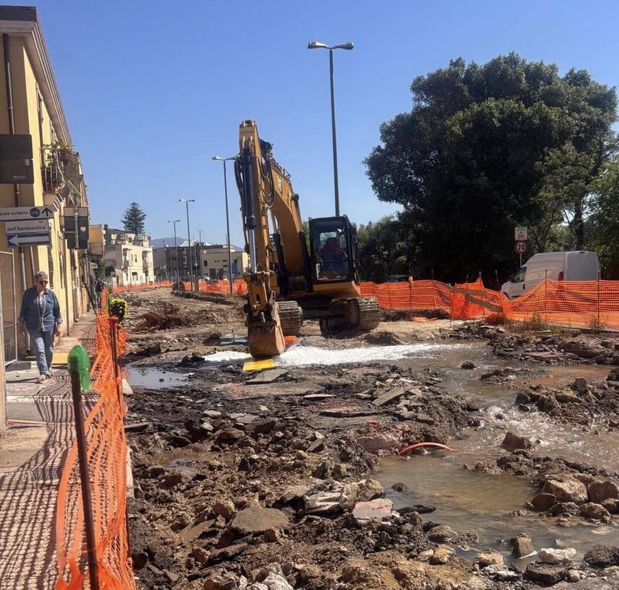 Via Cabras, distrutta una condotta