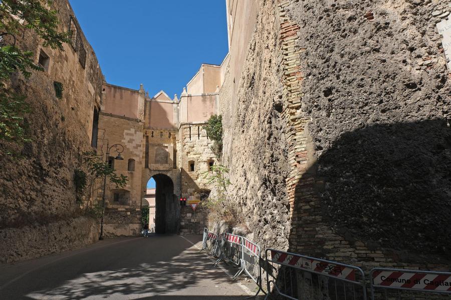 Cagliari, chiude anche via Badas: Castello sempre più isolato