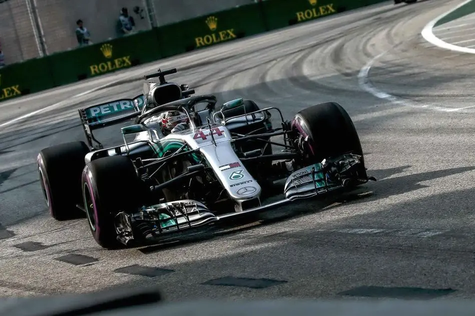 La Mercedes di Lewis Hamilton a Singapore (Ansa)