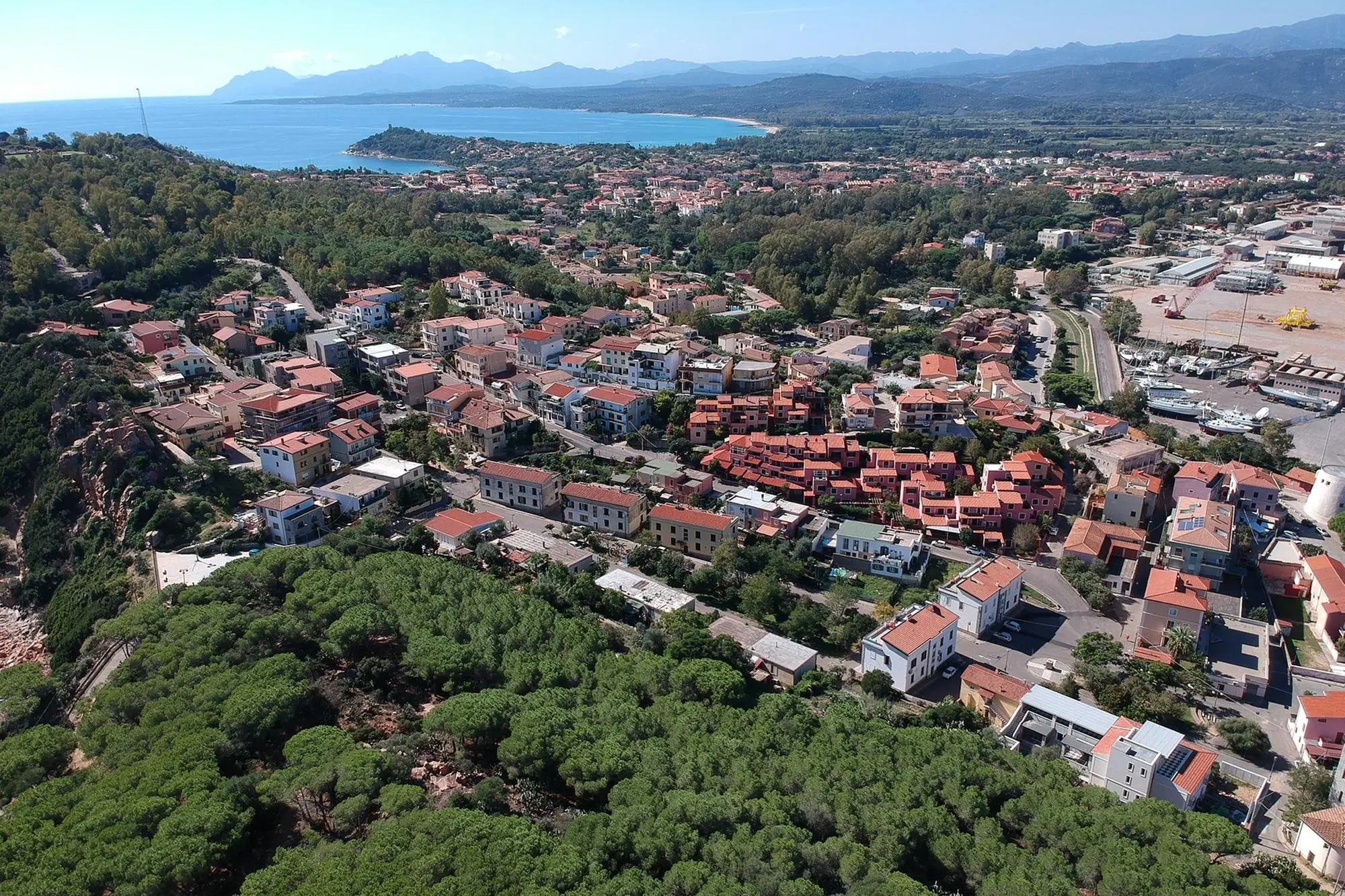 Un panorama di Tortolì visto da Arbatax (foto concessa)