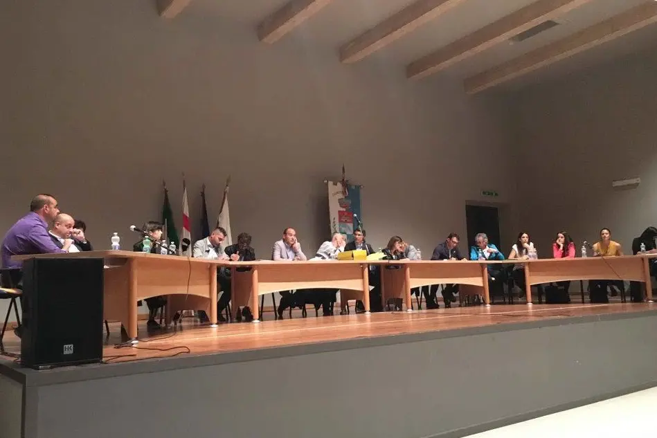 Una seduta del Consiglio comunale (L'Unione Sarda)