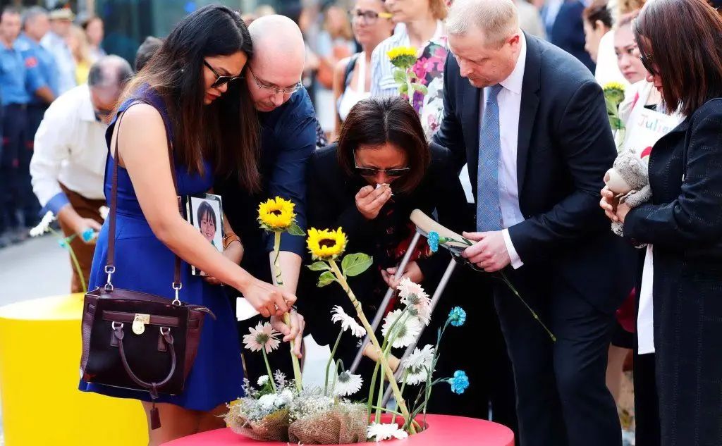 Barcellona, il giorno delle lacrime e del ricordo: un anno fa l'attentato terroristico sulla Rambla, in cui morirono 16 persone