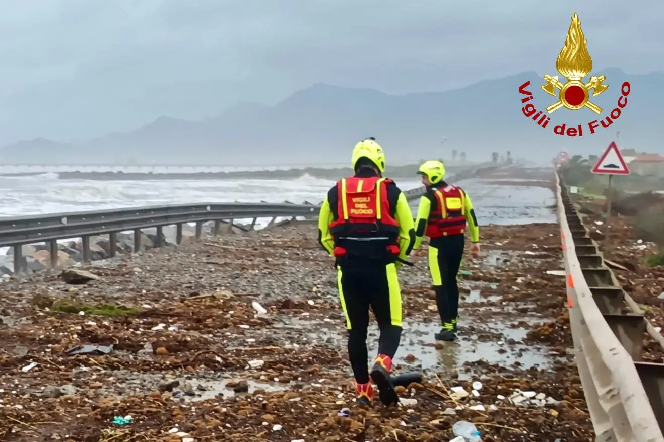 I danni del ciclone Harry (foto Vigili del fuoco)
