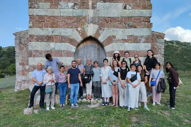 Le studentesse in visita a Chiaramonti (foto concessa)