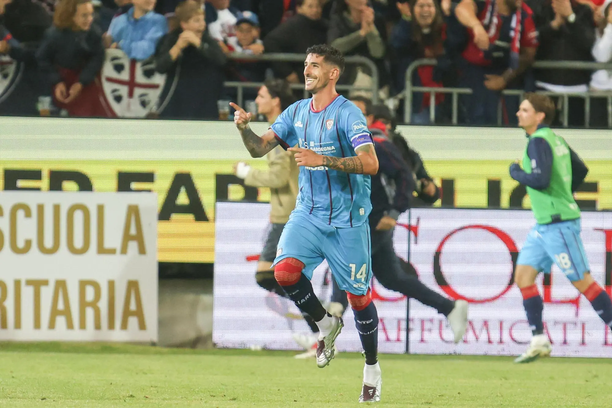 L'esultanza di Alessandro Deiola per il gol in Cagliari-Venezia (foto Ansa)