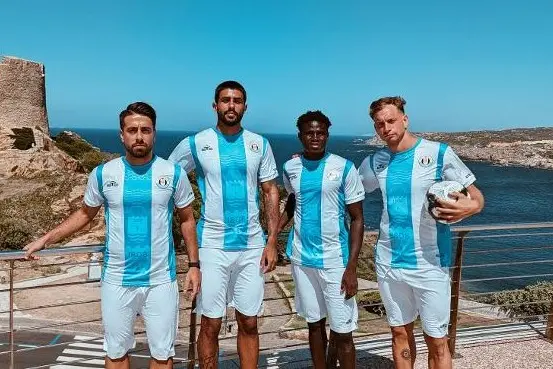 Saiu, Braga, Generoso e Siamparelli con la nuova maglia del Santa Teresa