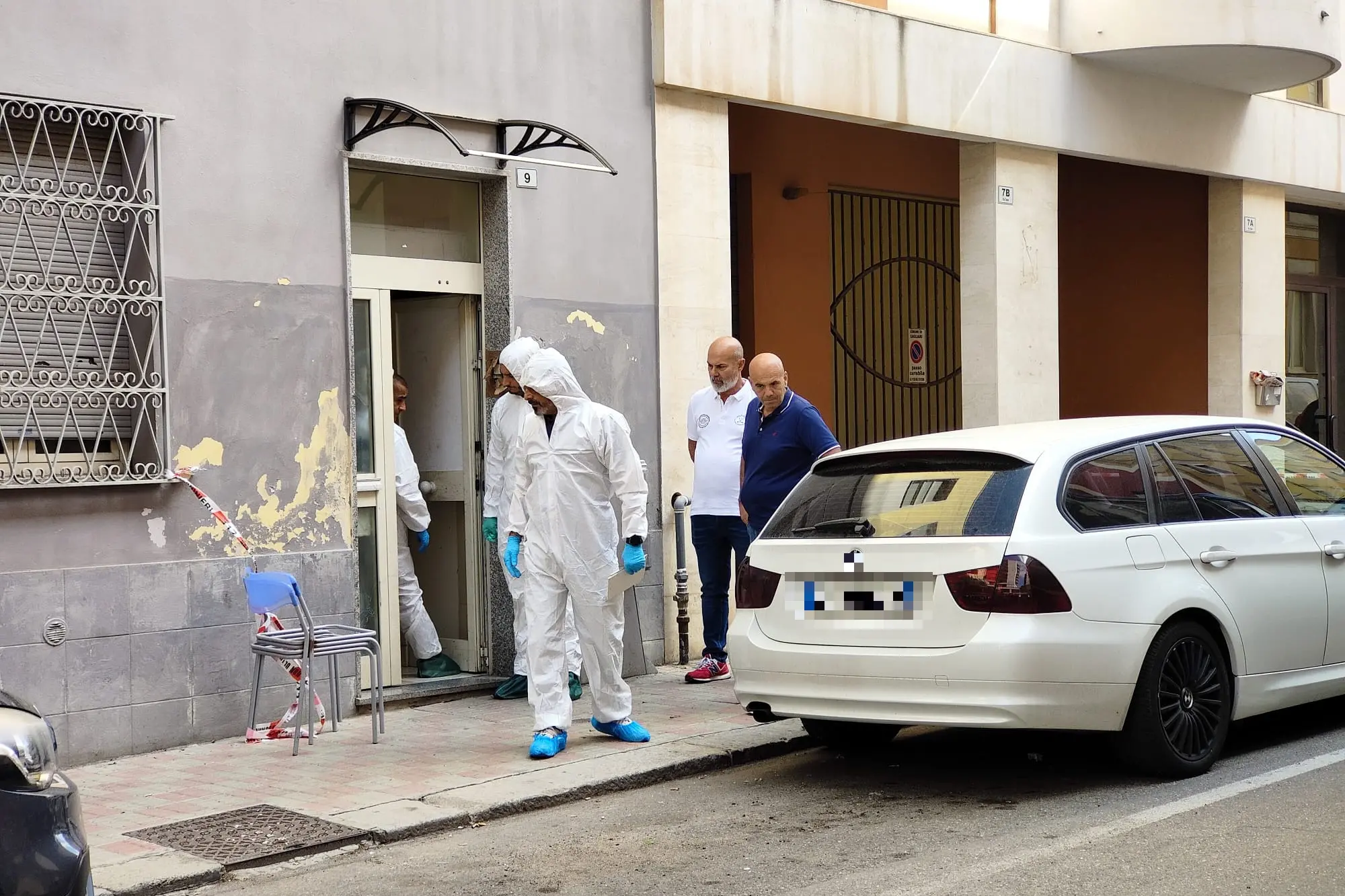 I carabinieri del Ris in via Temo (Foto Concas)