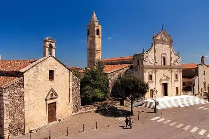 La piazza di Ploaghe (foto concessa dall'Amministrazione)