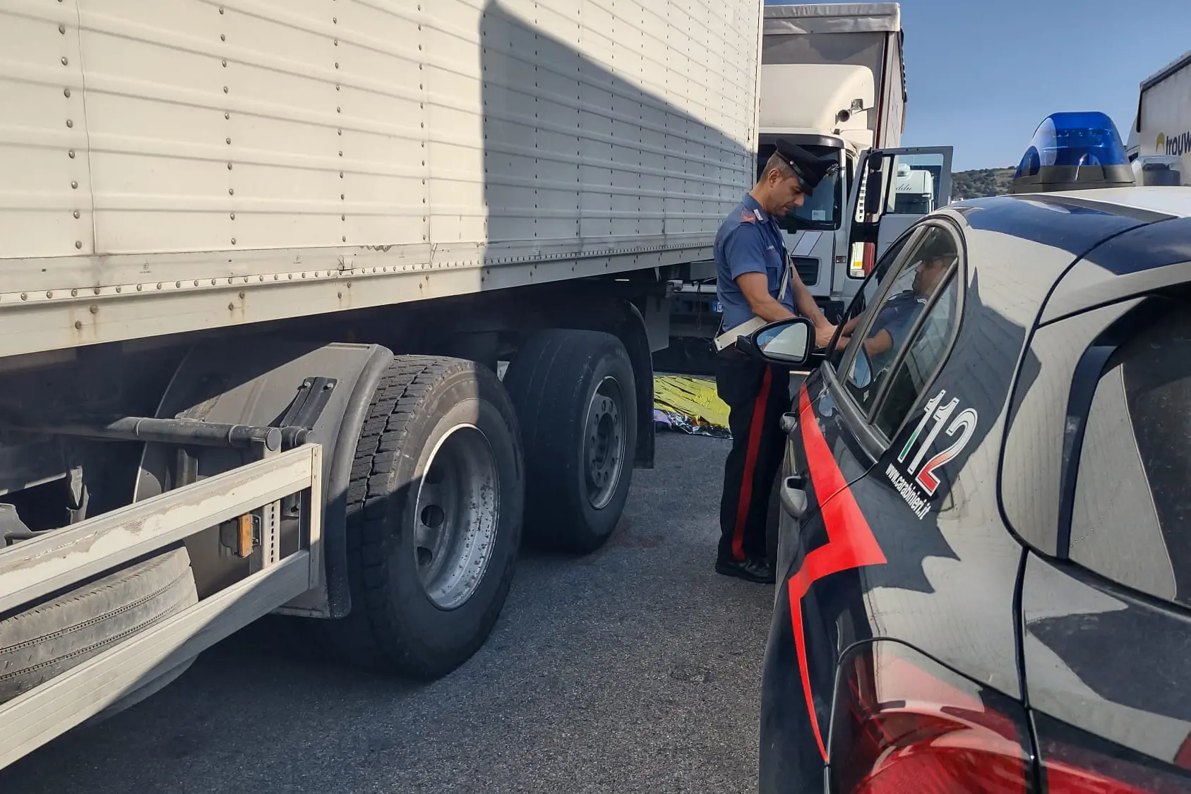 Carabinieri sul posto (foto di Santina Ravì)