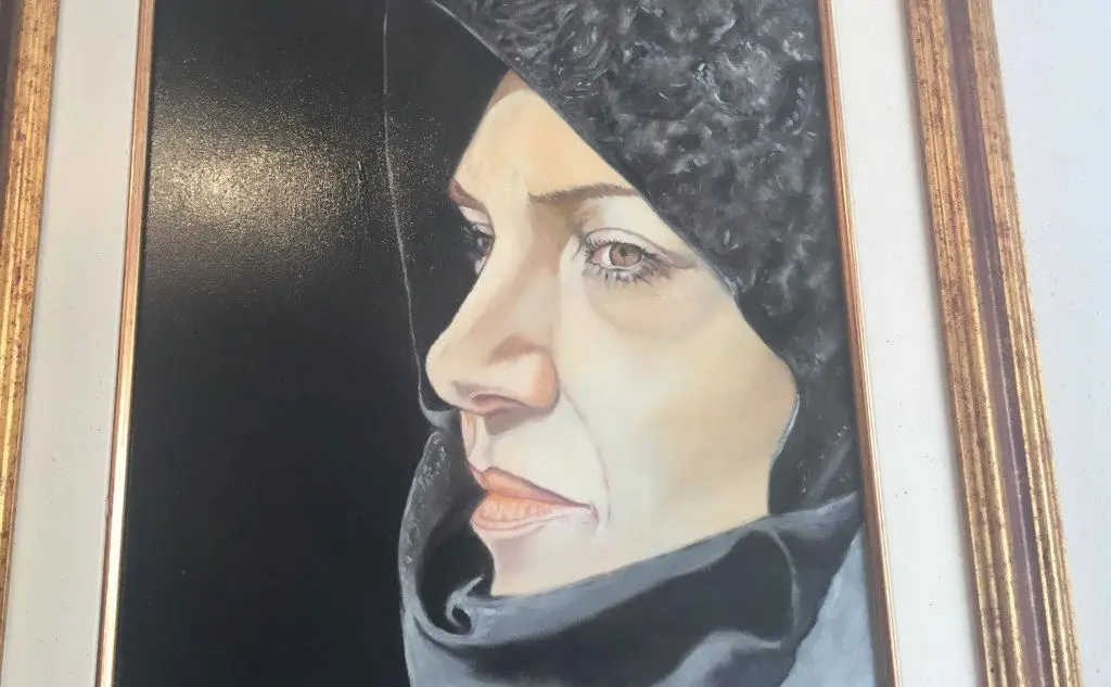 Uno dei ritratti esposti