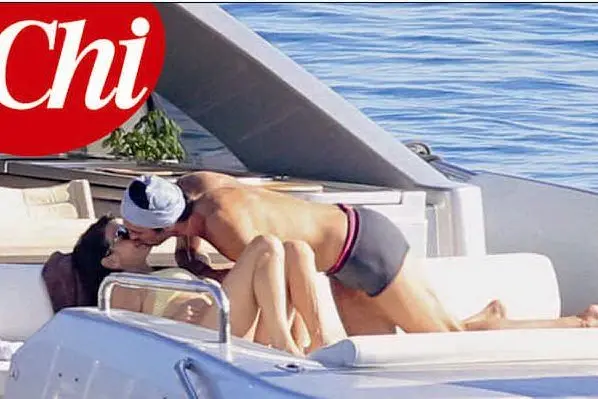 Il bacio tra Ilaria D'Amico e Gigi Buffon pubblicato su &quot;Chi&quot;