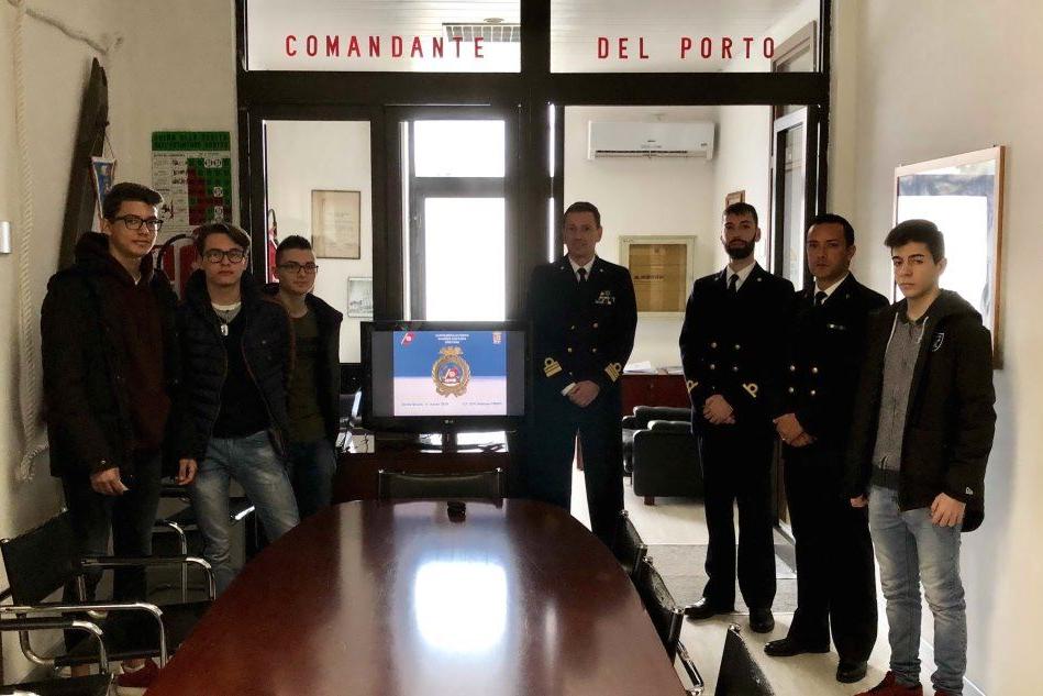 Oristano, 8 studenti alla scoperta del lavoro in Guardia costiera