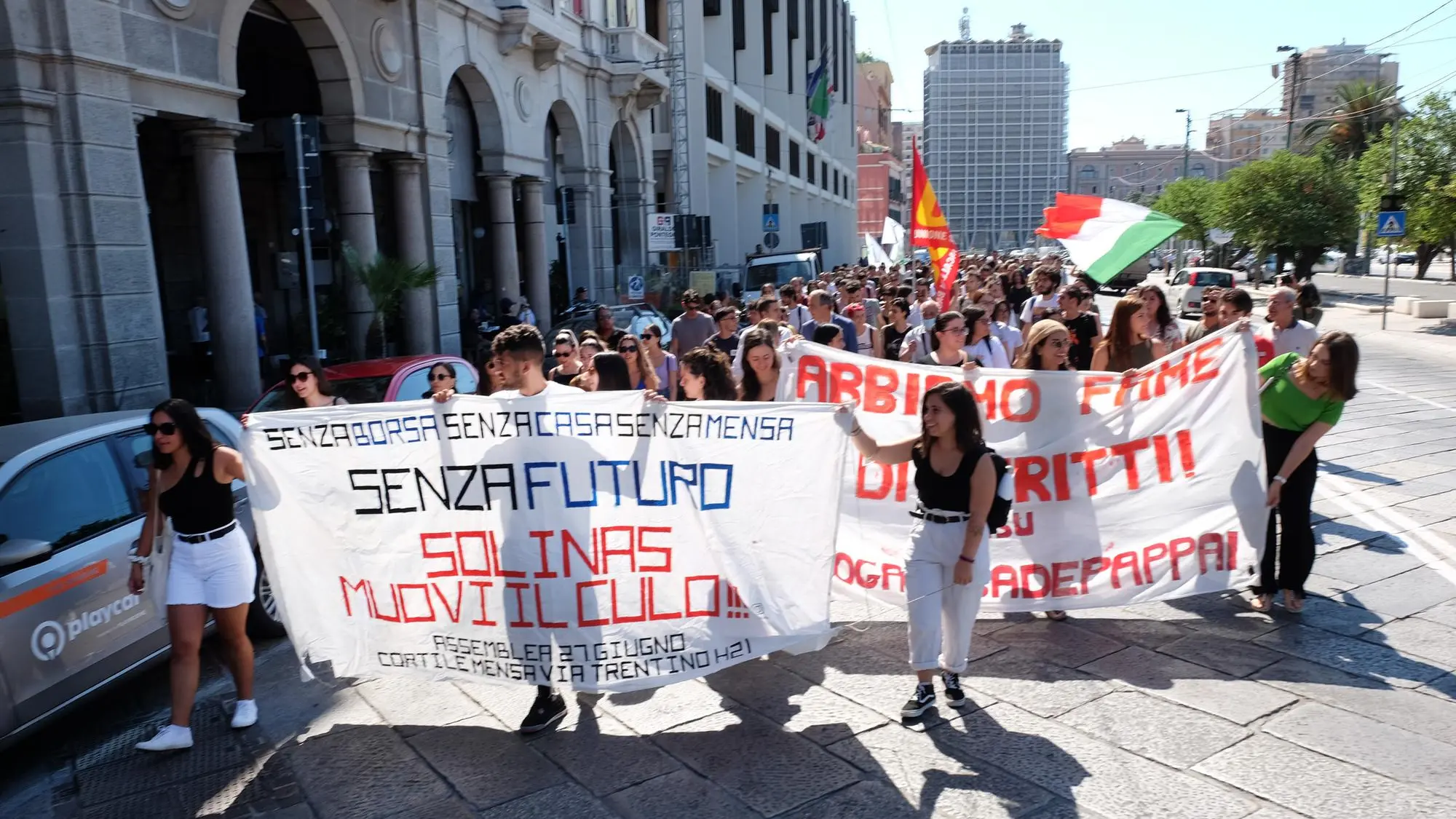 Borse di studio non pagate, l’ira di 4.461 studenti contro l’Ersu di
