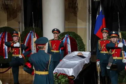 epa10156425 Russian honour guards stand near the coffin with the body of the late former Soviet president Mikhail Gorbachev, during farewell ceremony at the Hall of Columns of the House of Trade Unions in Moscow, Russia, 03 September 2022. Former Soviet leader Mikhail Gorbachev died on 30 August 2022 at the age of 91 in Moscow Central Clinical Hospital. Gorbachev initiated numerous reforms during his tenure. He signed a nuclear arms treaty with the United States and withdrew the Soviet Union from the Soviet-Afghan war. His policies created freedom of speech and press, and decentralized fiscal policy planning and execution to increase efficiency. Gorbachev was the last leader of the Soviet Union, overseeing Russia transition from one party rule to a fragile democracy. Gorbachev will be buried at the Novodevichy Cemetery in Moscow next to the grave of his wife Raisa. EPA/MAXIM SHIPENKOV
