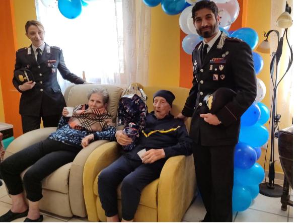 Porto Torres, omaggio dei carabinieri al maresciallo centenario Michele Rosas