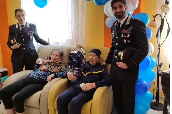 La visita del comandante Scurti al centenario Michele Rosas (foto carabinieri)