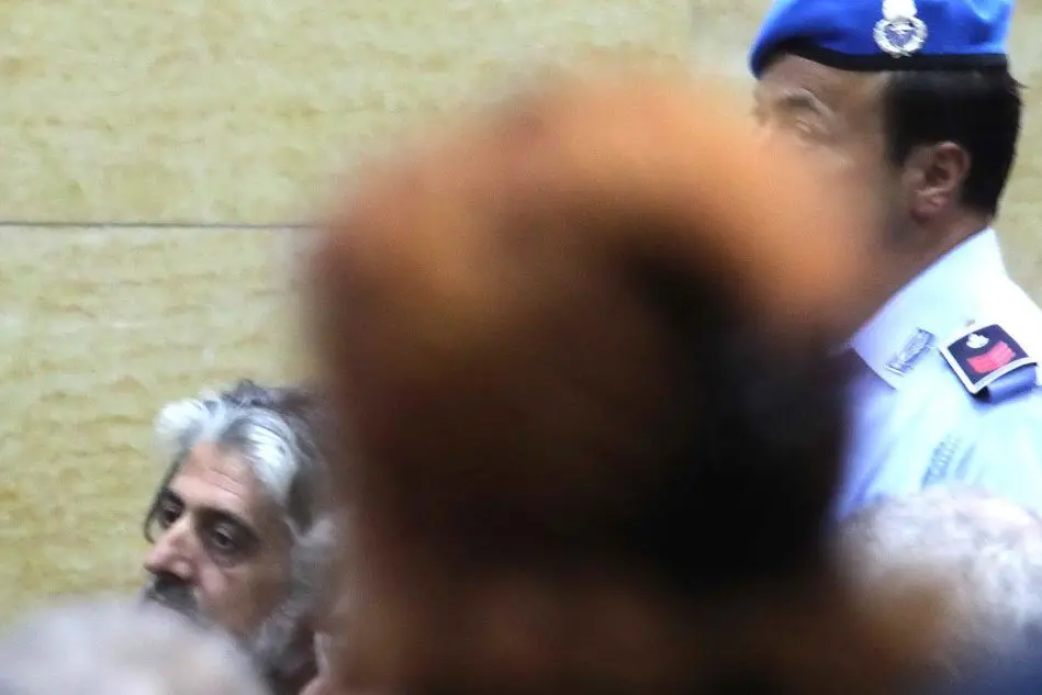 Il sindaco di Carloforte in aula - foto Ungari