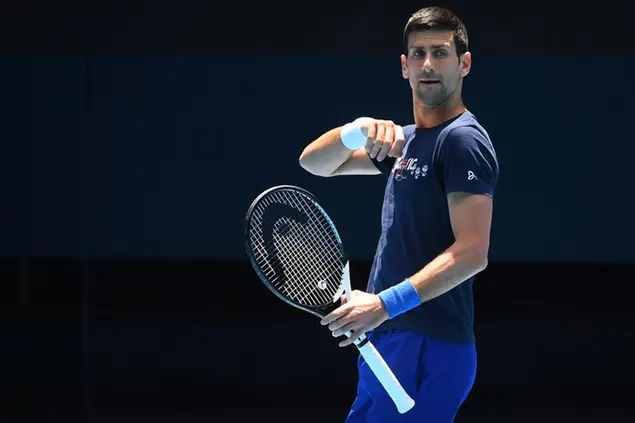 L'allenamento a Melbourne Park del tennista (Ansa)