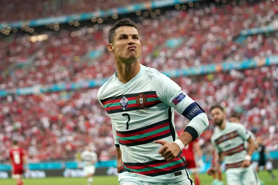 Esulta Cristiano Ronaldo, due gol all'Ungheria\u00A0in uno stadio gremito (Ansa)