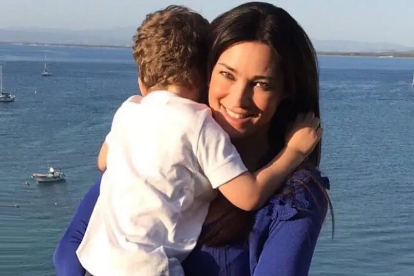 L'ex modella con il figlio Mattia (Instagram Manuela Arcuri)