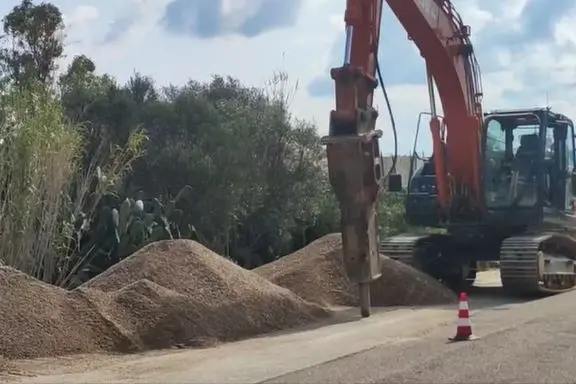 La Maddalena, lavori per il collettore (Foto Ronchi)