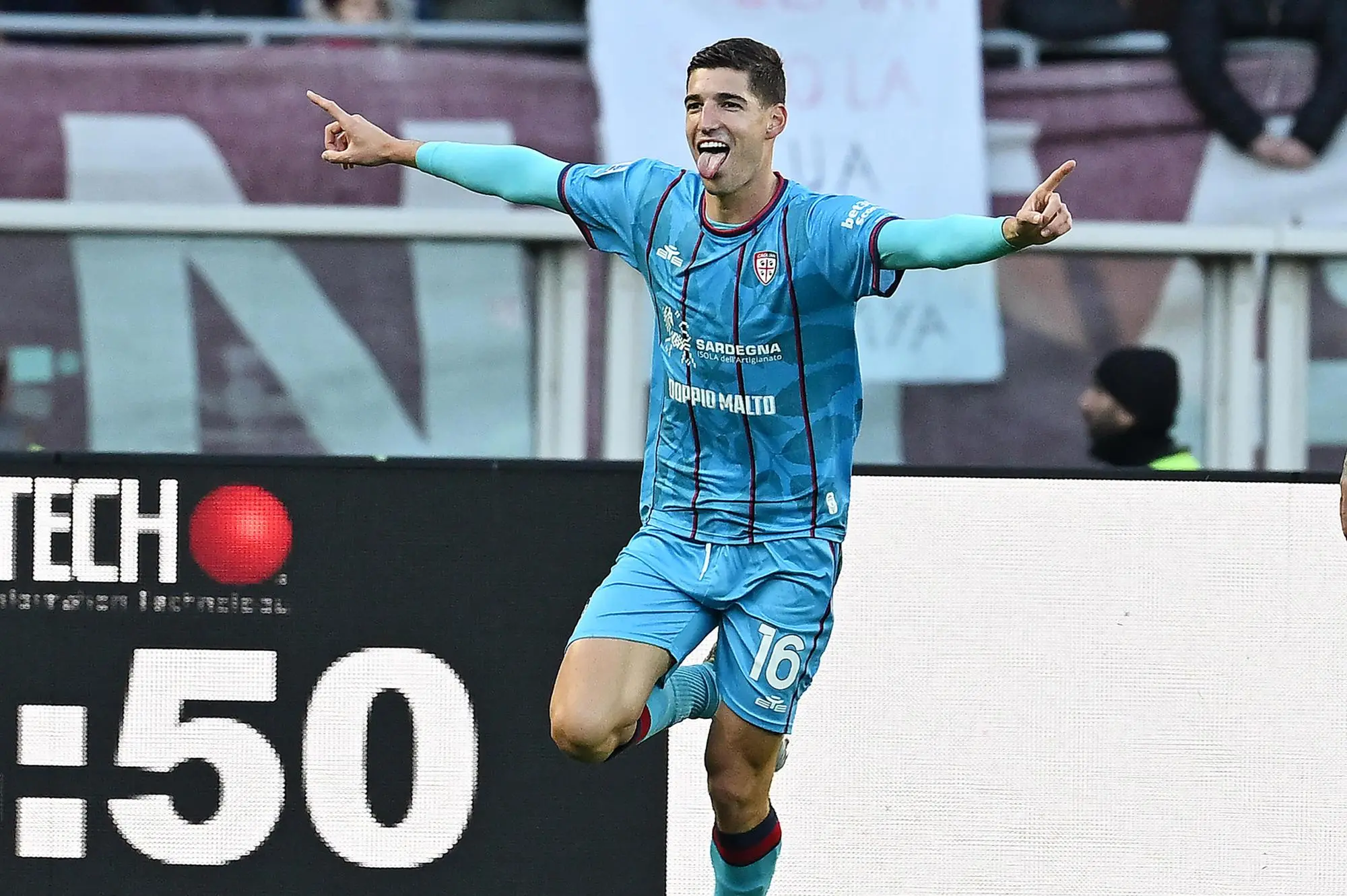 Matteo Prati esulta per il gol del momentaneo 1-1 di Torino-Cagliari (foto Ansa)