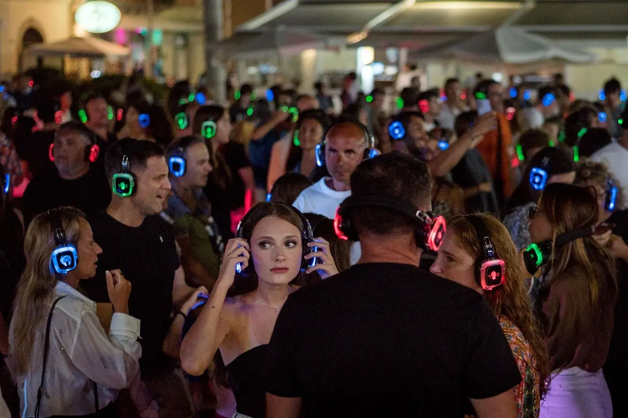 Un'immagine della Silent Disco Night