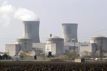 Una centrale nucleare (foto Ansa)