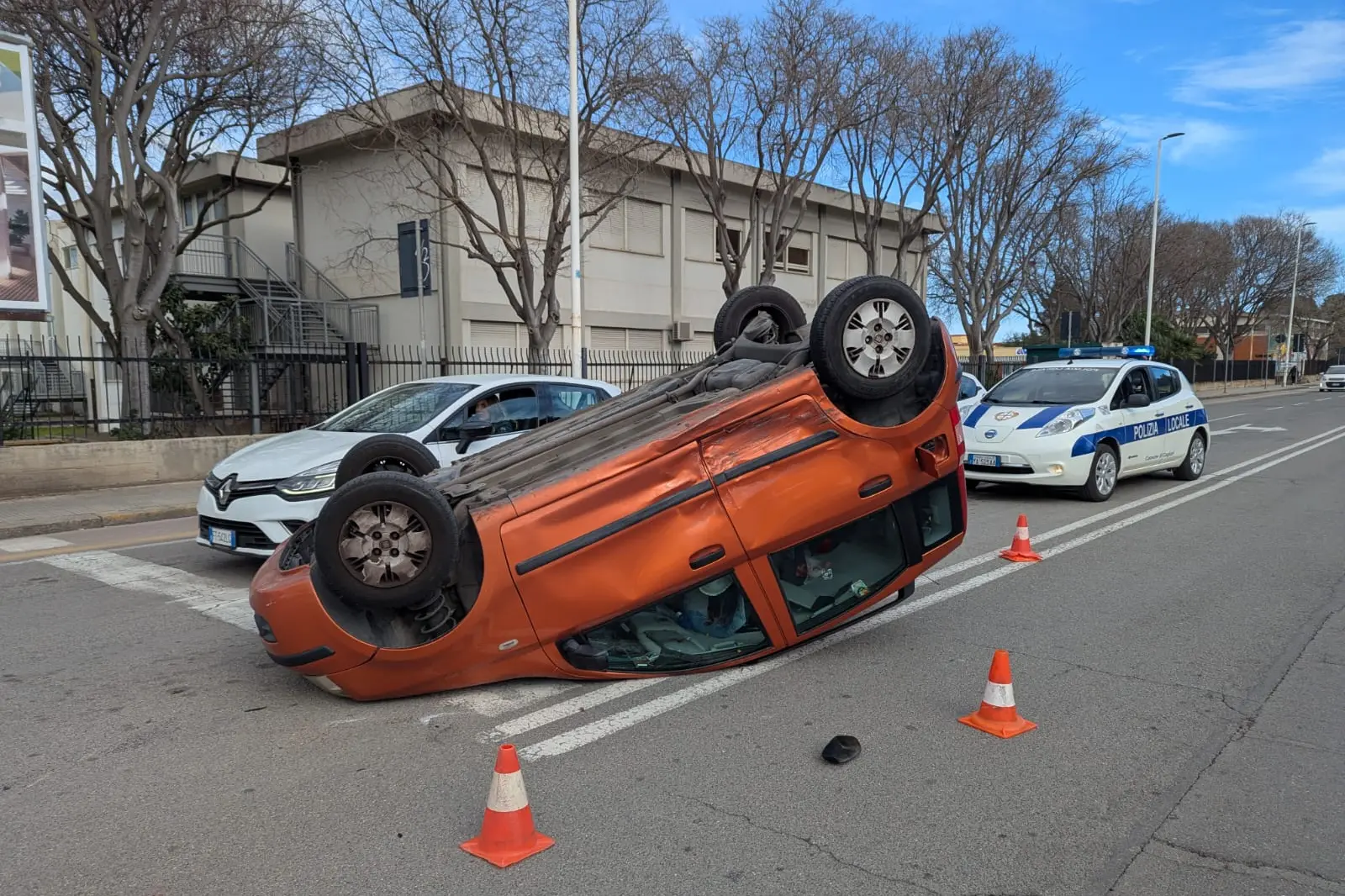 L'auto ribaltata