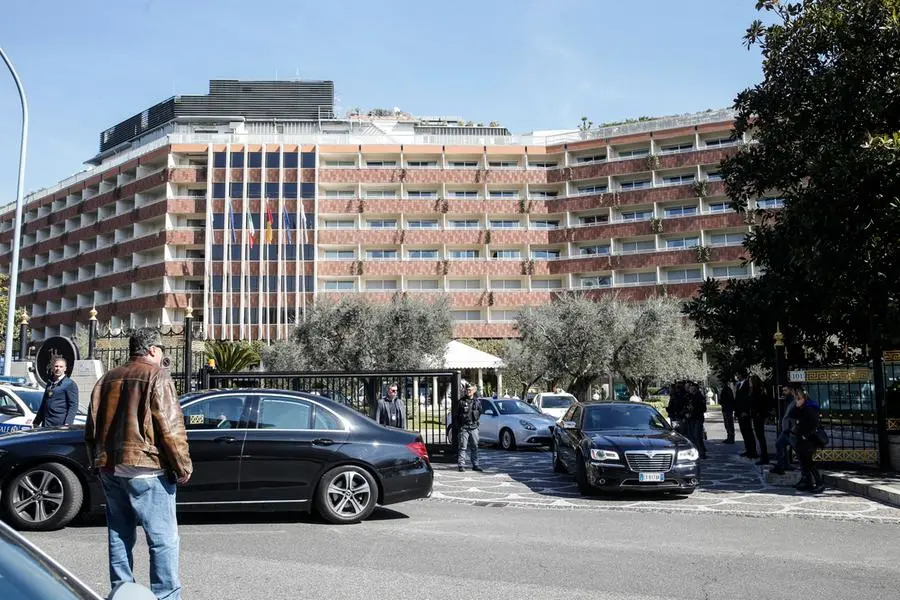 L’hotel Rome Cavalieri, sede dei colloqui Usa-Cina (Ansa)