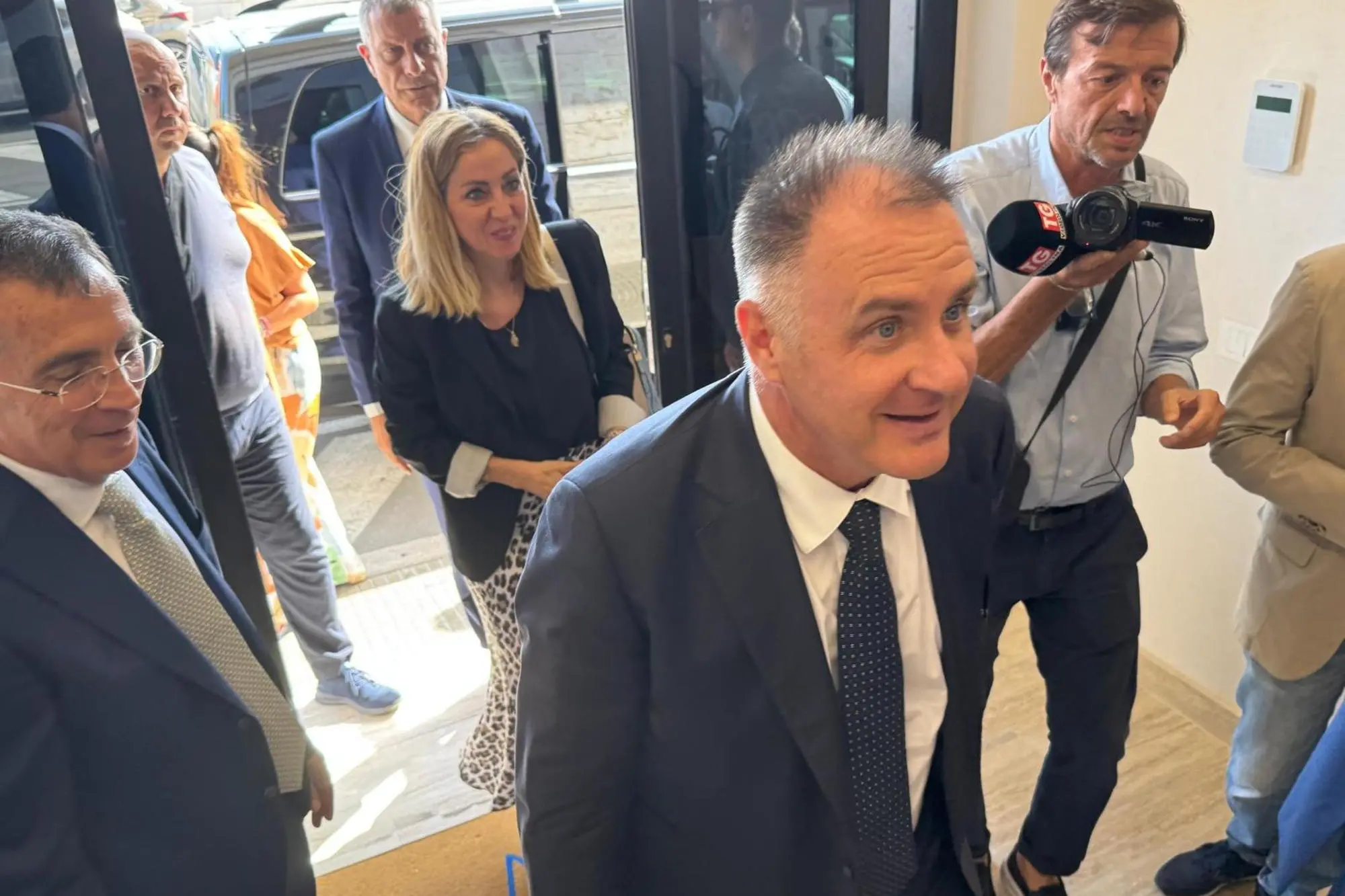 Il presidente di Confindustria Emanuele Orsini all'assemblea di Confindustria Sardegna Meridionale a Cagliari (foto Ansa)