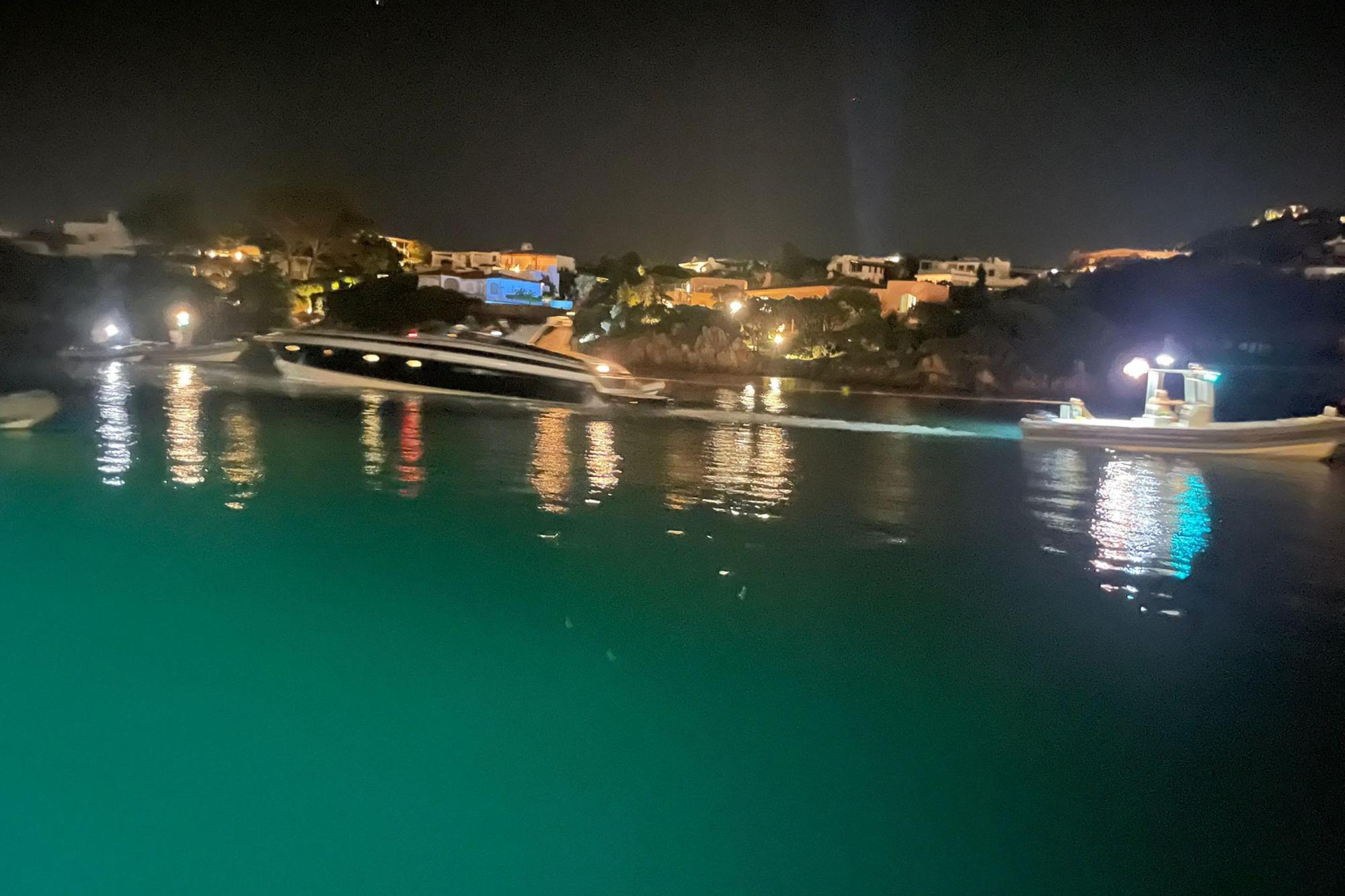 ++ Yacht su scogli a Porto Cervo, un morto e 6 feriti ++